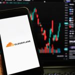 Cloudflare chief reveals 'thousands' to 'millions' of hacking attempts within hours Symbolbild: Cloudflare-Logo auf Smartphone-Bildschirm